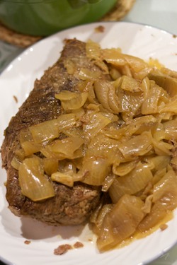 braised beef with onions and wine