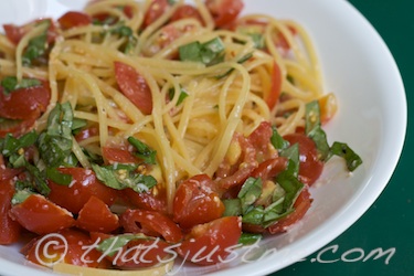 quinoa pasta topped with raw tomato sauce