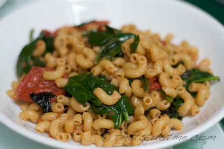 yummy pasta with roasted tomatoes & spinach